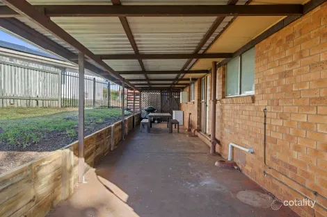 Property photo of 33 Hinkler Crescent Wilsonton QLD 4350