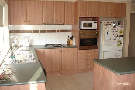 Property photo of 3 Waldburg Grove Tarneit VIC 3029