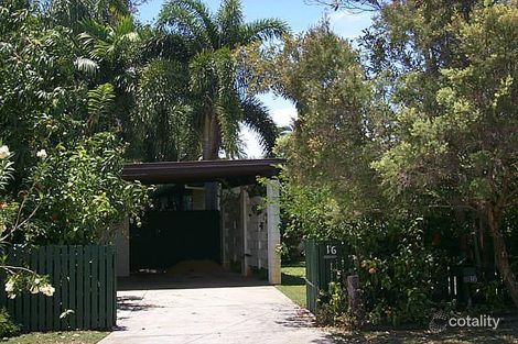 16 Zamia St, Holloways Beach, QLD 4878