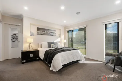 Property photo of 30 Huntington Terrace Wollert VIC 3750
