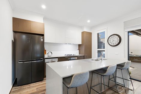 Property photo of 27 Fawkner Walk Clyde North VIC 3978