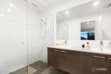 Property photo of 27 Fawkner Walk Clyde North VIC 3978