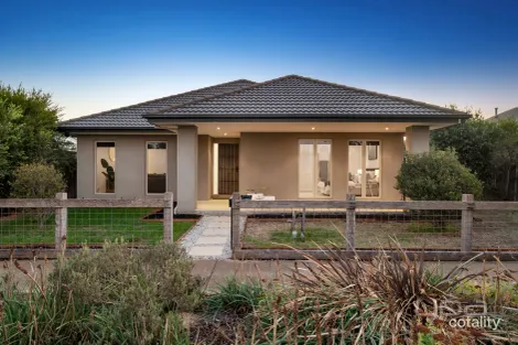 Property photo of 33 Bendigo Drive Eynesbury VIC 3338
