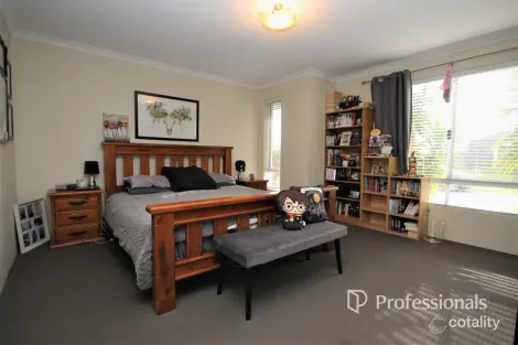 Property photo of 28 Apsley Circle Millbridge WA 6232