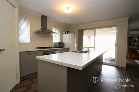 Property photo of 28 Apsley Circle Millbridge WA 6232