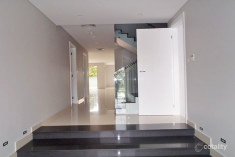 Property photo of 39 Leabons Lane Seven Hills NSW 2147