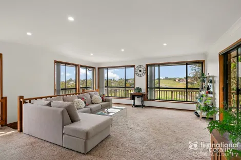 Property photo of 8 Iluka Crescent Kiama Downs NSW 2533