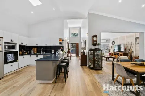 Property photo of 4 Diamondy Close Forest Lake QLD 4078