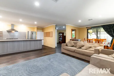 Property photo of 10 Elderiana Link Banksia Grove WA 6031