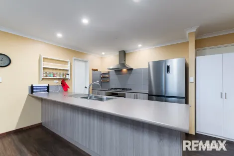 Property photo of 10 Elderiana Link Banksia Grove WA 6031