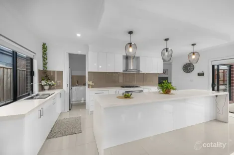 Property photo of 22 Loganberry Road Manor Lakes VIC 3024