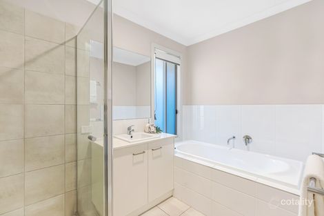 Property photo of 10 Magnetic Way Springfield Lakes QLD 4300
