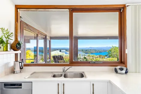 27 Coral Cres, Tuross Head, NSW 2537