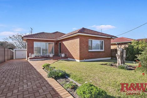 214 Flagstaff Rd, Lake Heights, NSW 2502