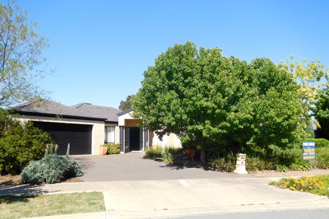 24 Menindee Cres, Kialla, VIC 3631