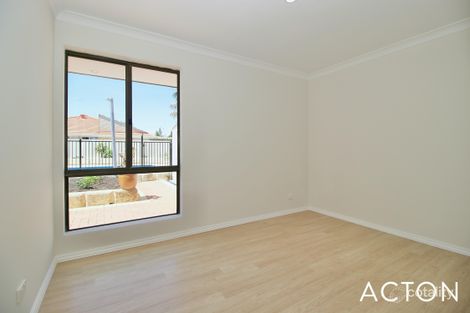 Property photo of 8 Mizzen Court Waikiki WA 6169