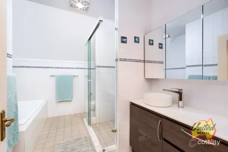 Property photo of 5 Acorn Grove Elderslie NSW 2570