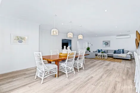 Property photo of 127 The Peninsula Helensvale QLD 4212