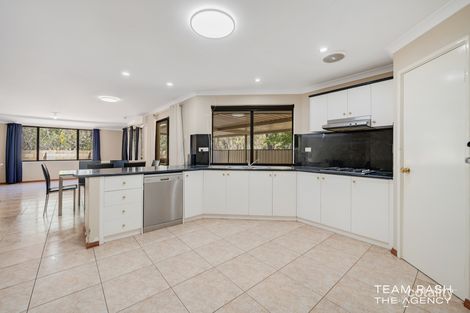 28 Dunn Cl, Seville Grove, WA 6112