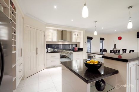 Property photo of 9 Cafardi Boulevard Keysborough VIC 3173