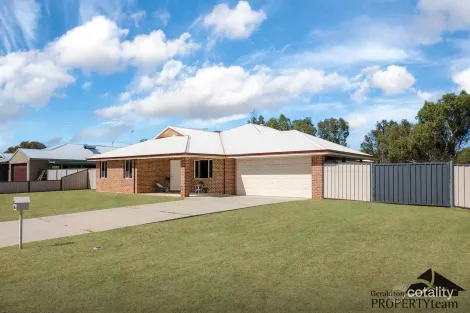 16 Bayliss Rd, Dongara, WA 6525
