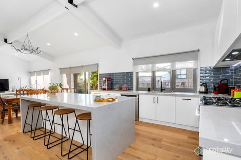 Property photo of 30 Narambi Crescent Frankston VIC 3199