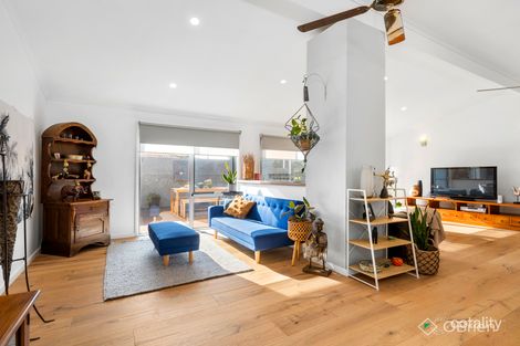 Property photo of 30 Narambi Crescent Frankston VIC 3199