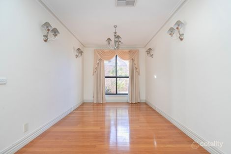Property photo of 15 Kinnaird Court Taylors Lakes VIC 3038