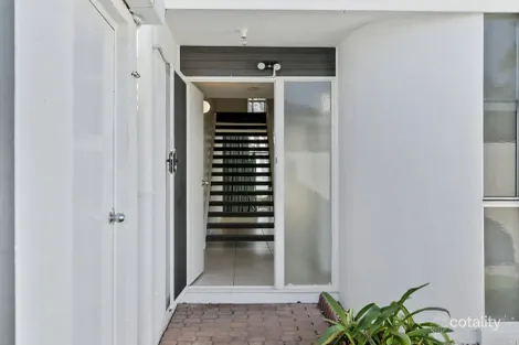 Property photo of 30B/10 Spinnaker Drive Sandstone Point QLD 4511
