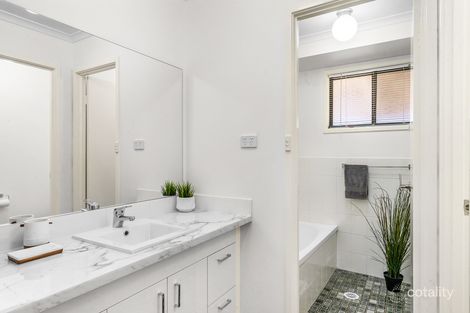 Property photo of 14 Whipbird Place Erskine Park NSW 2759