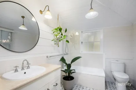 Property photo of 91 Bridge Street Mount Lofty QLD 4350