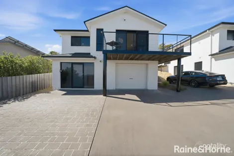 2/654 Oceana Dr, Tranmere, TAS 7018