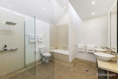 Property photo of 23/129-133 Ormond Esplanade Elwood VIC 3184