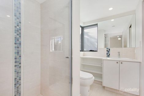 2/4 Bradford St, Labrador, QLD 4215