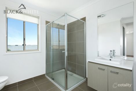 Property photo of 30 Miniata Way Manor Lakes VIC 3024
