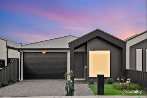 32 Mealie Ave, Mickleham, VIC 3064