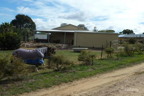 33 Ashton St, Quairading, WA 6383