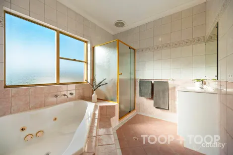Property photo of 60 Kara Crescent Gulfview Heights SA 5096