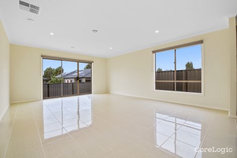 Property photo of 10 Salim Way Clyde North VIC 3978