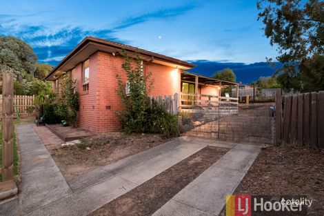 Property photo of 17 Heatherdew Close Endeavour Hills VIC 3802