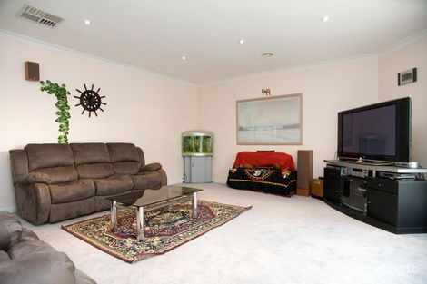 Property photo of 2/2B Woolnough Drive Mill Park VIC 3082