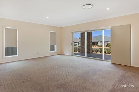 Property photo of 21 Peak Drive Hillvue NSW 2340