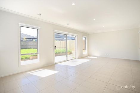 Property photo of 3 Cultivation Circuit Clyde VIC 3978