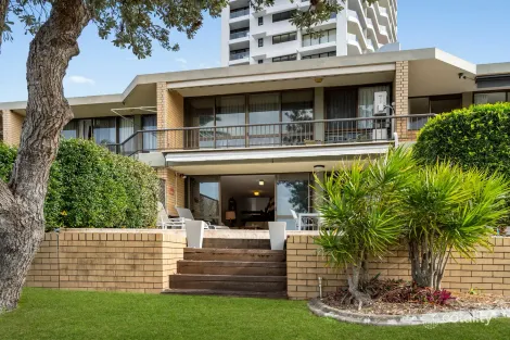 Property photo of 4/52 Hooker Boulevard Mermaid Waters QLD 4218