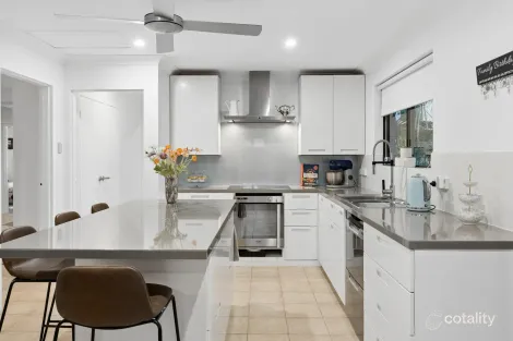 Property photo of 37 Guron Road Duncraig WA 6023