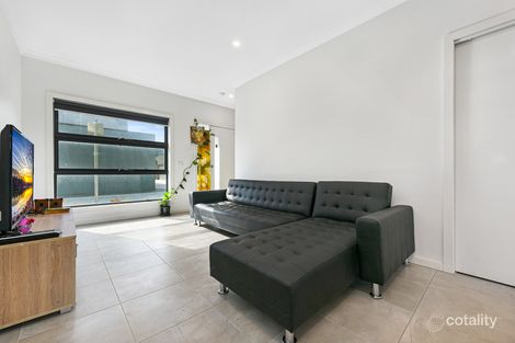 Property photo of 2 Cassius Circuit Cranbourne North VIC 3977