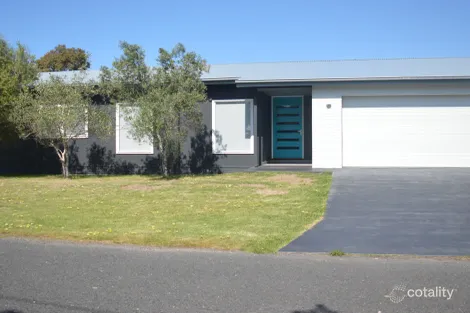 50 National Park Rd, Loch Sport, VIC 3851