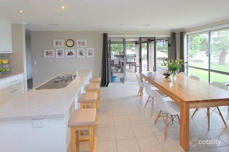 Property photo of 122 Taemore Close Haddon VIC 3351