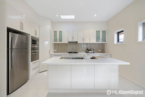 Property photo of 2/28 Boronia Grove Doncaster East VIC 3109