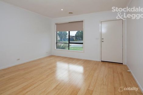 Property photo of 4 Leightons Green Pakenham VIC 3810